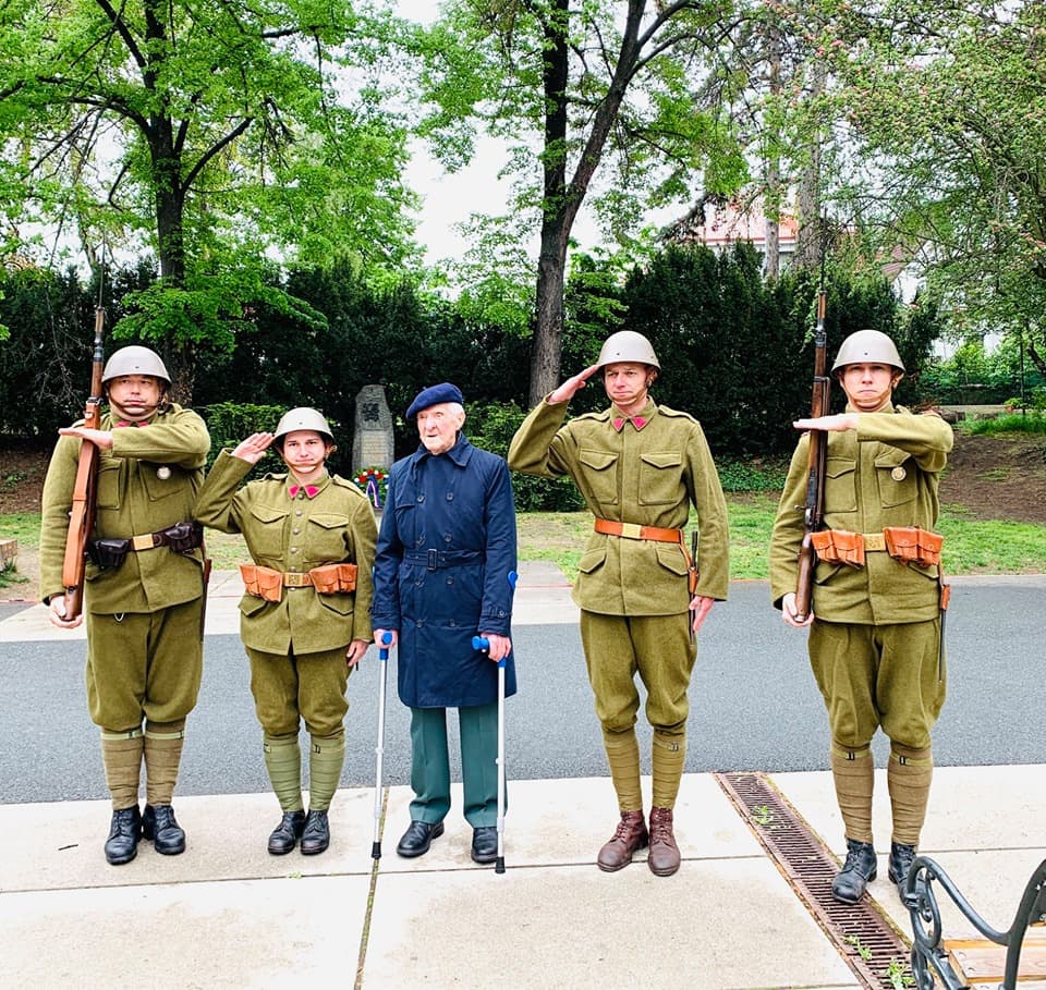 59770649_2424481997582834_575096099459563520_n