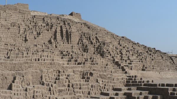 Huaca-Pucllana-(předincká-pyramida-v-Miraflores) w2021
