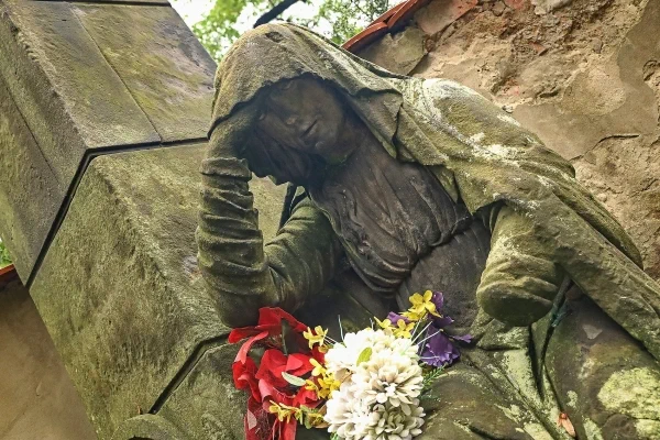 Bezruká socha na Olšanských hřbitovech