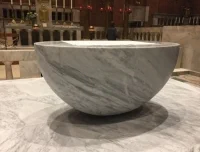 Z jednoho kusu bílého carrarského mramoru zhotovil v roce 2018 nový oltář sochař Petr Váňa podle návrhu architektů Josefa Pleskota a Norberta Schmidta. 