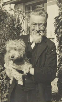 Jože Plečnik and his dog Sivko in 1933.