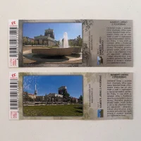 Turistická nálepka — Náměstí Jiřího z&nbsp;Poděbrad (2&nbsp;druhy)